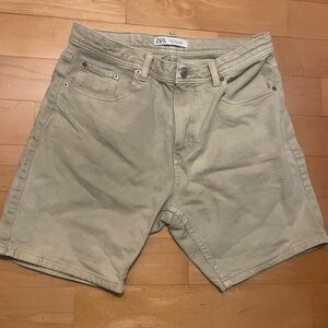 Zara Men's Olive Flat Front Shorts